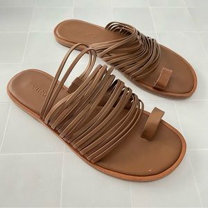 Vince Penrose Toe loop sandals. Size 7 EUR 37 tan flat strappy